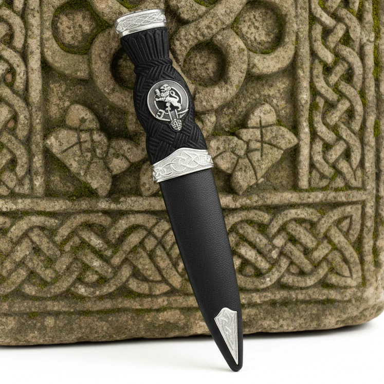 Celtic Pattern Top Clan Crest Sgian Dubh