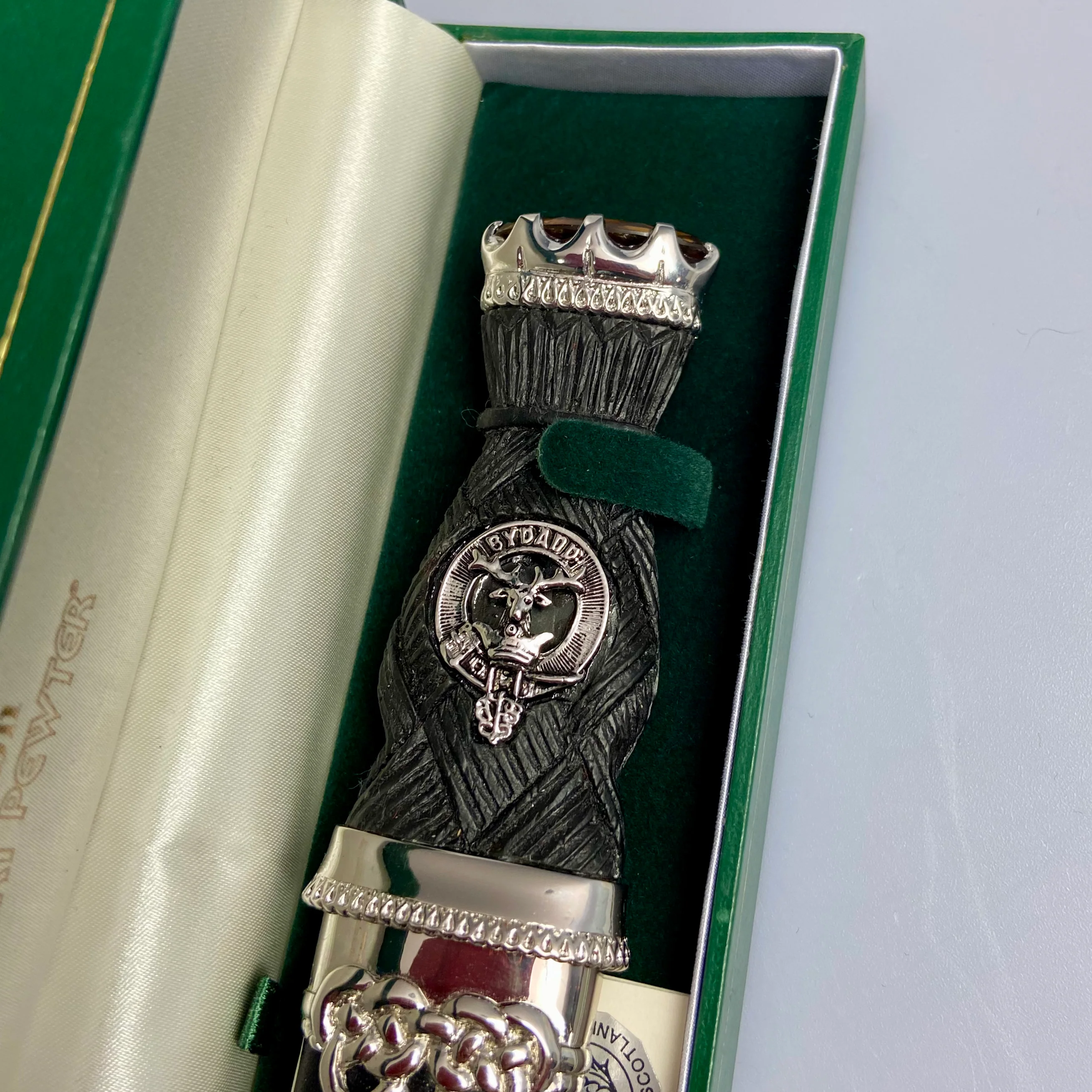 Gordon Clan Crest Deluxe Stone Top Thistle Design Sgian Dubh - Image 2