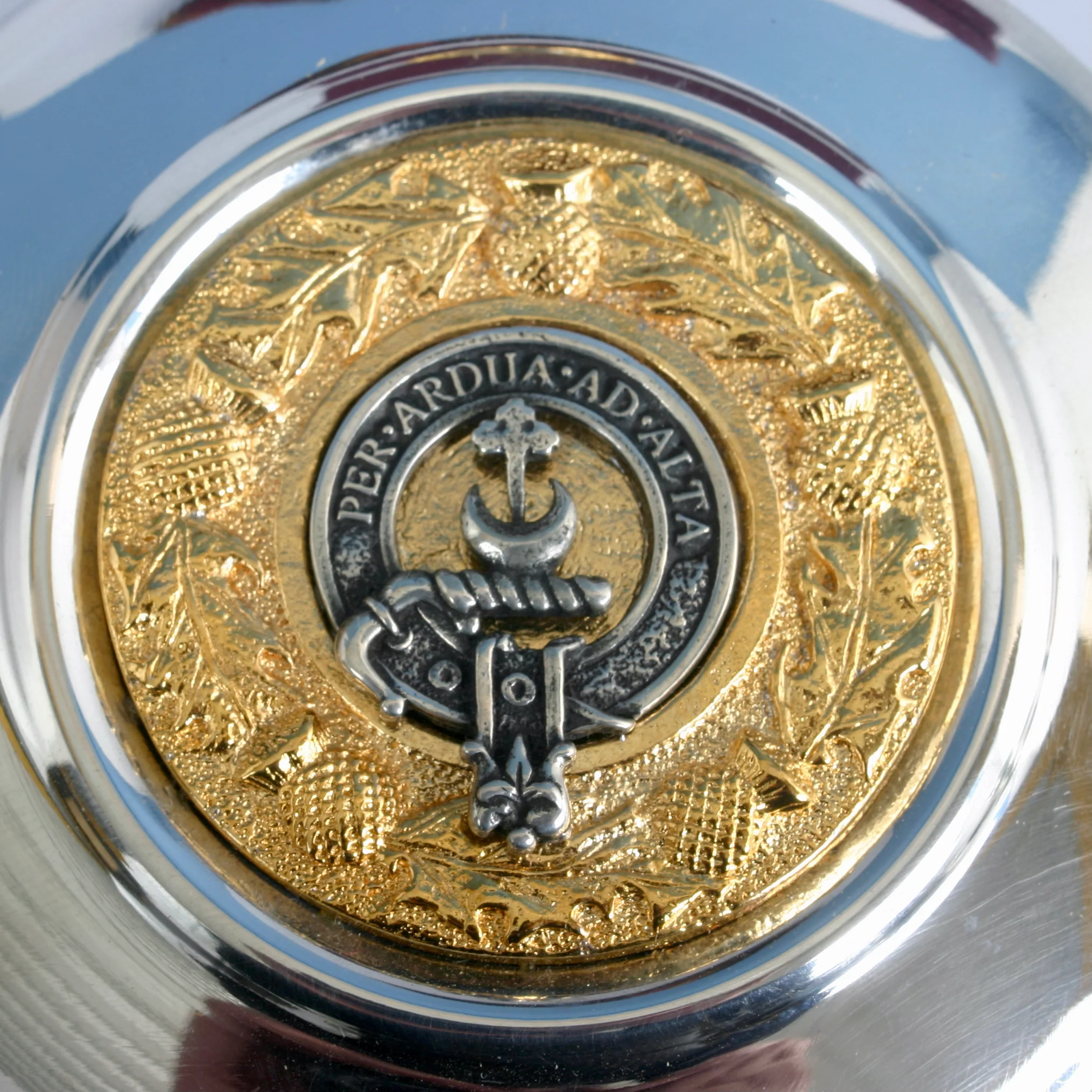 Hannay Clan Crest Pewter Sporran Flask - Image 2