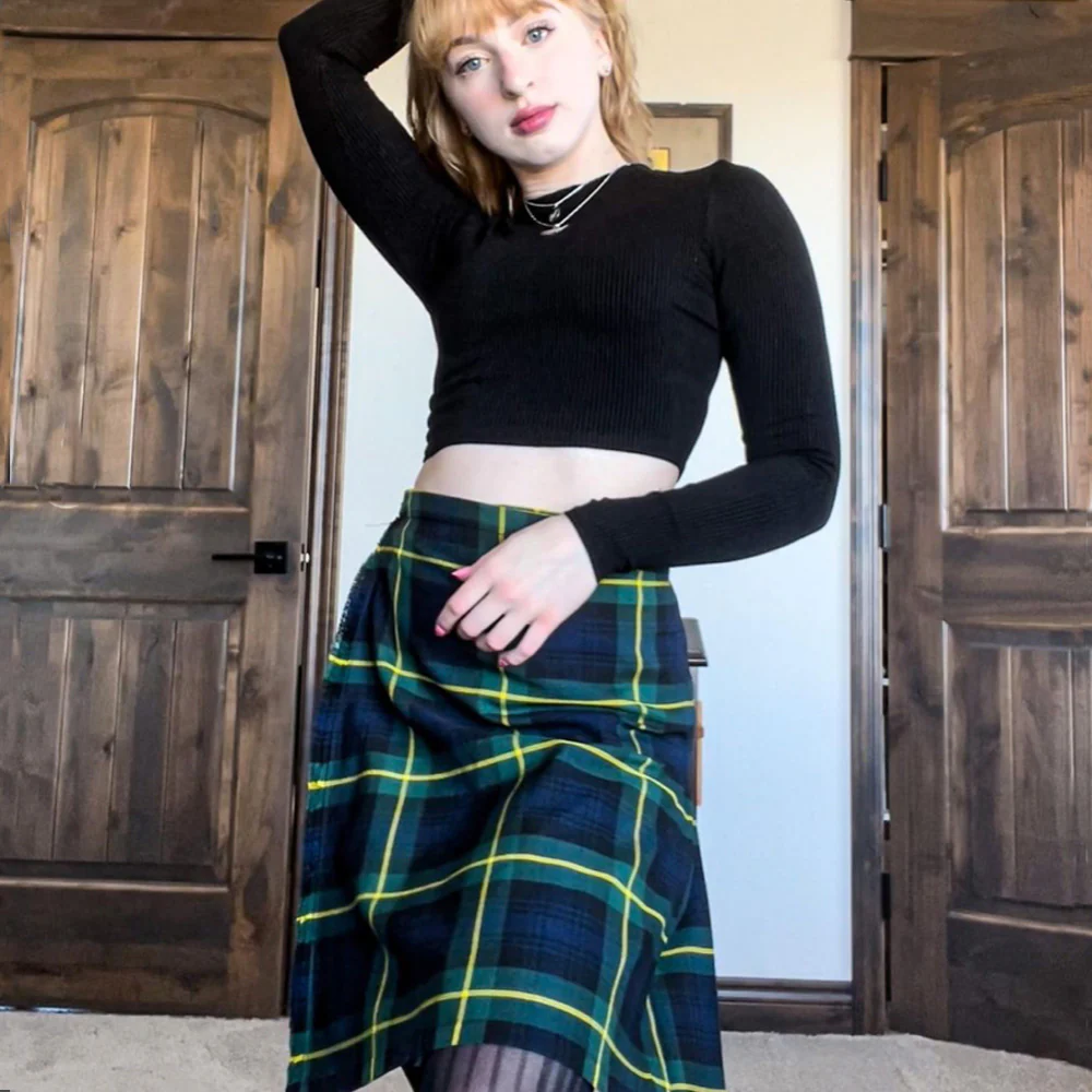 Kilted Skirt in Polyviscose - Image 2