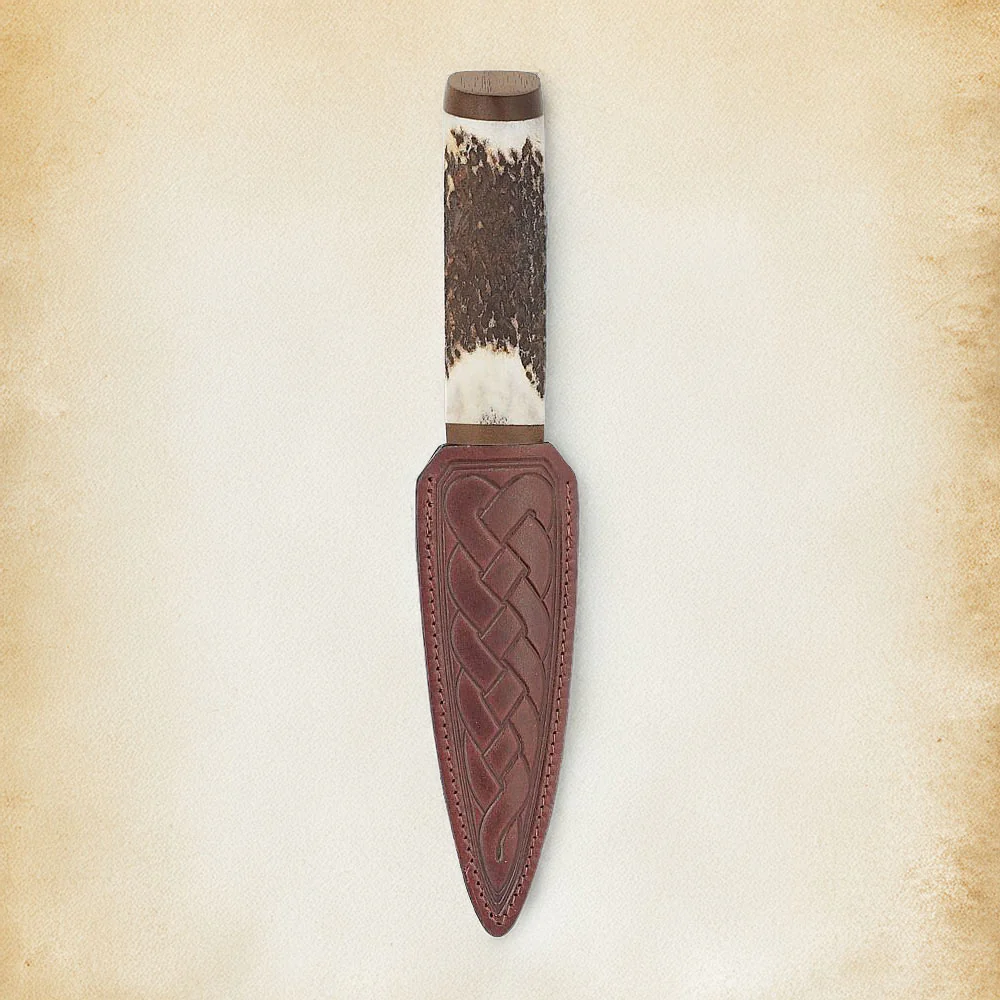 Scottish Staghorn Sgian Dubh With Walnut